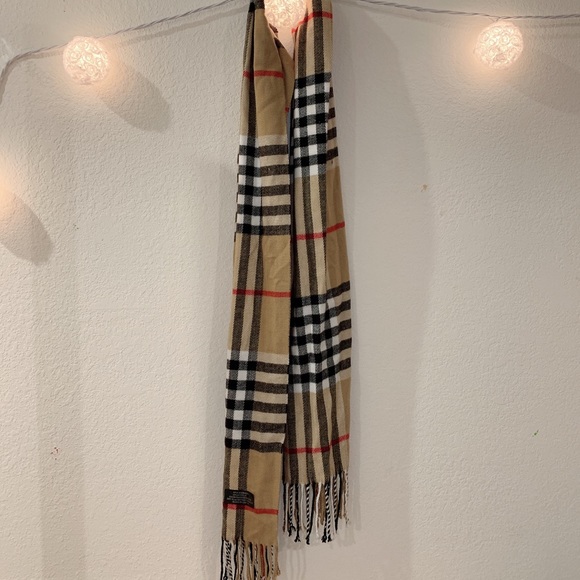 tan burberry scarf